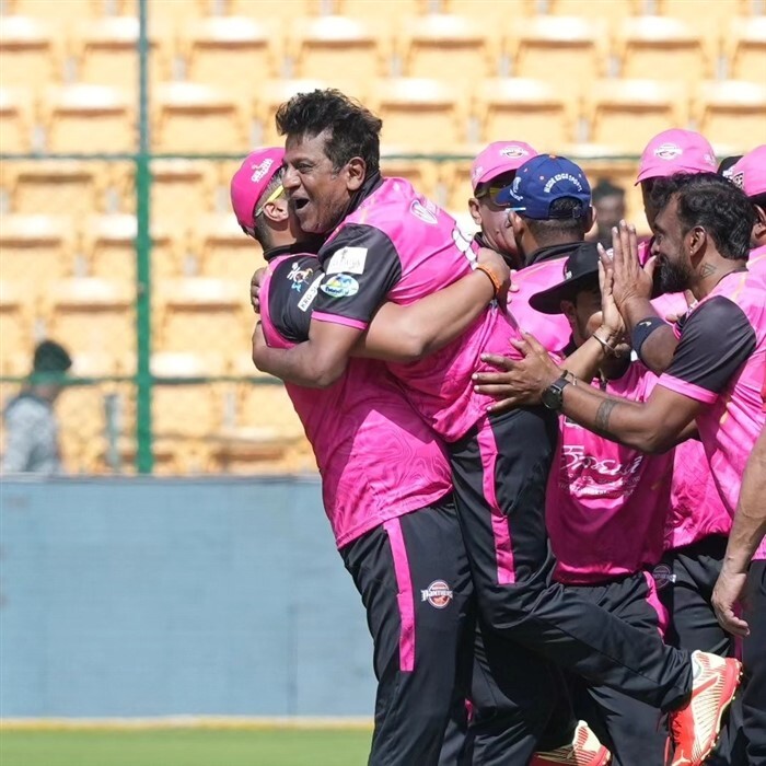 KCC Season 4: ಕರ್ನಾಟಕ ಚಲನಚಿತ್ರ ಕಪ್ (ಕೆಸಿಸಿ) ಟೂರ್ನಿಯ ಗಮನ ಸೆಳೆದ ಫೋಟೋಗಳು ಇಲ್ಲಿವೆ
