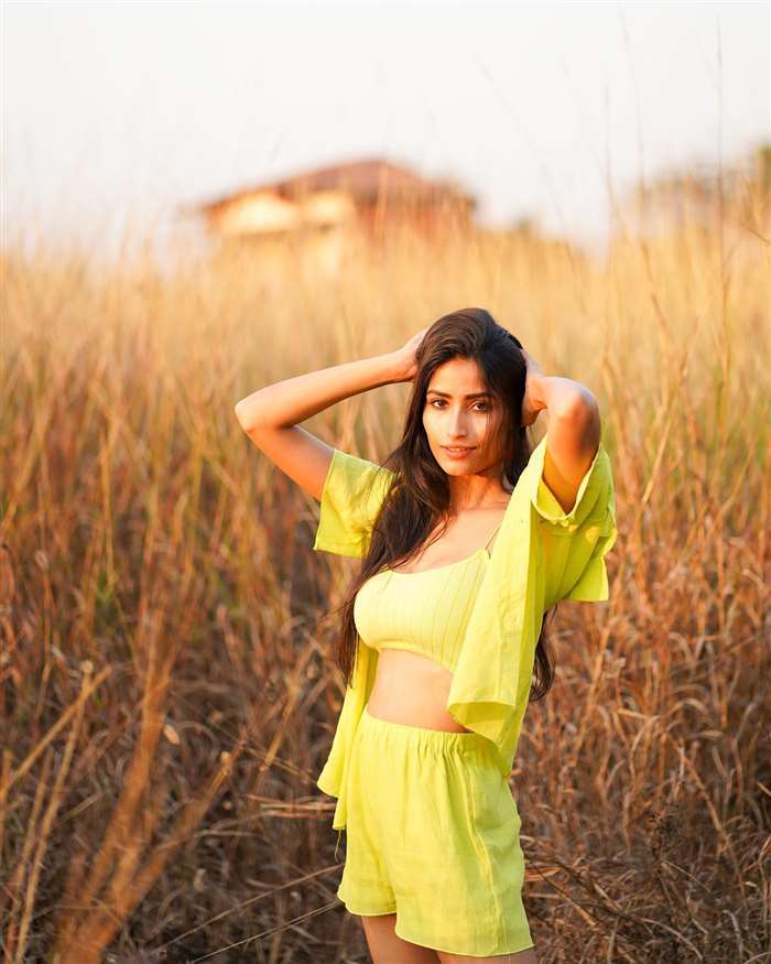 Nikita Tiwari's 20 Bold Looks Viral Photos