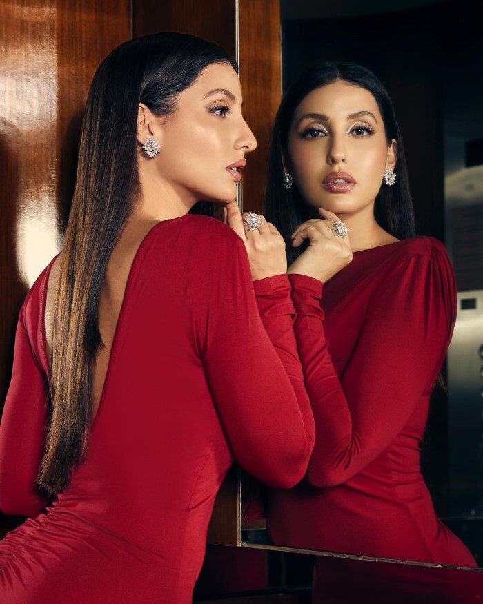 Nora Fatehi ने बेहद टाइट रेड ड्रेस में दिखाया हुस्न, फ्लॉन्ट किया कर्वी फिगर 