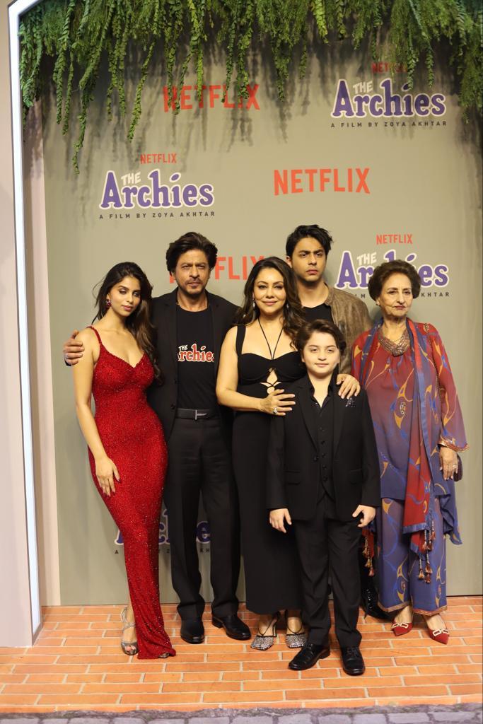 Shahrukh Khan Family Attend Her Daughter Suhana Khan Archies Screening