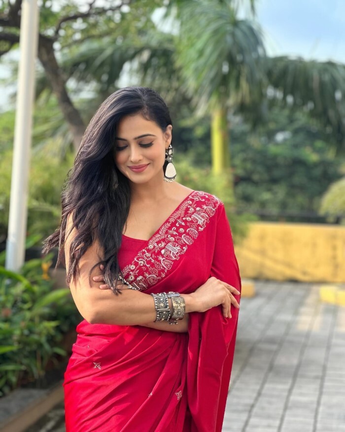Shweta Tiwari ने साड़ी में बलखाई अदाएं, लुक ने बनाया फैन्स को दीवाना, लोग बोले- '40 साल के पार उम्र फिर भी...' 