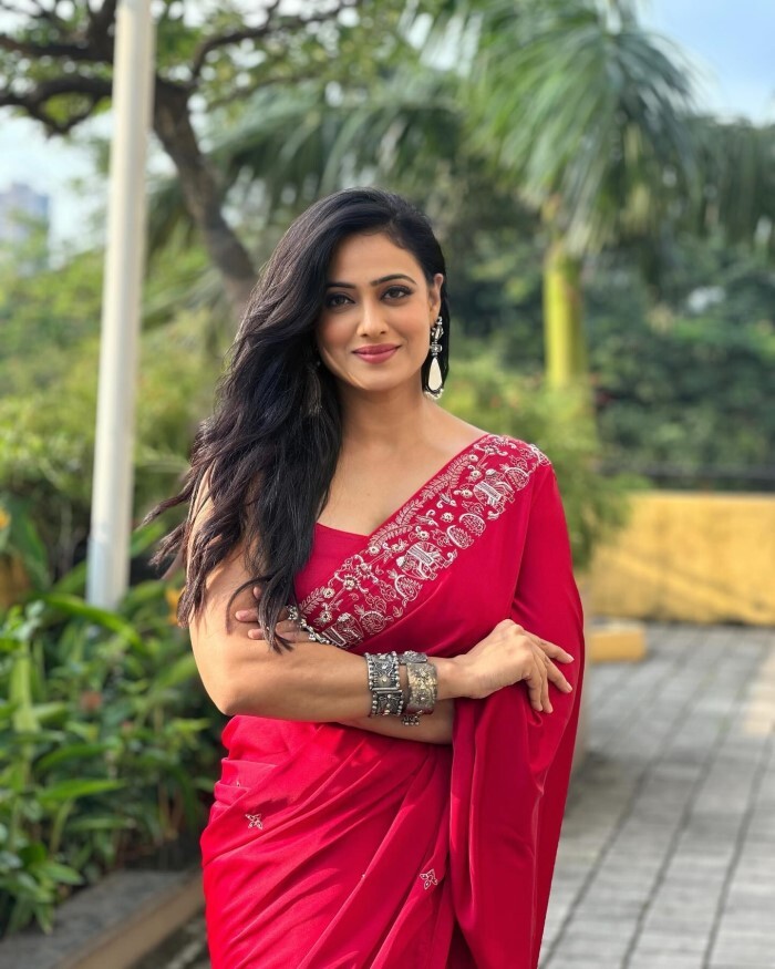 Shweta Tiwari ने साड़ी में बलखाई अदाएं, लुक ने बनाया फैन्स को दीवाना, लोग बोले- '40 साल के पार उम्र फिर भी...' 