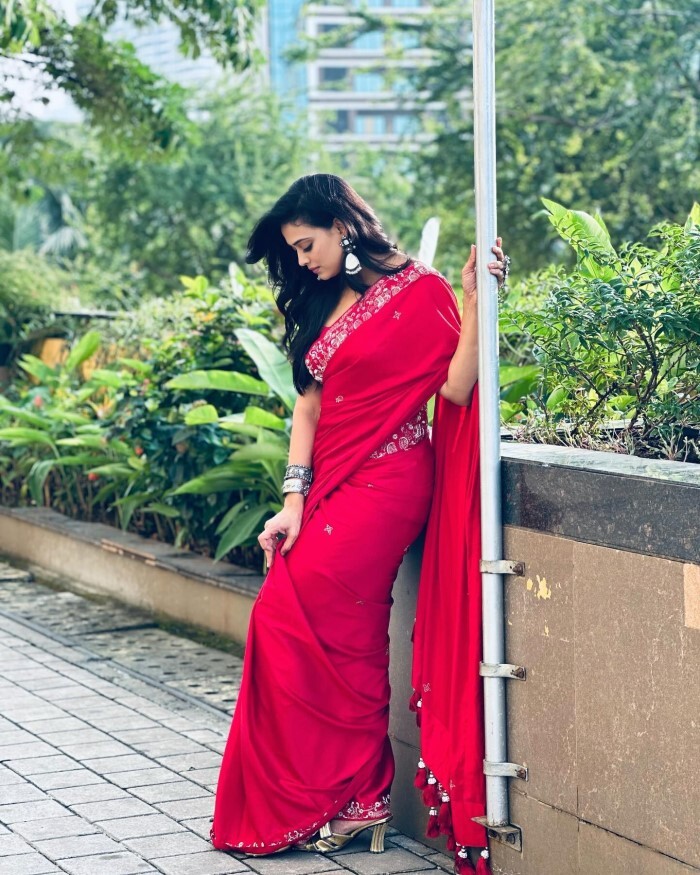 Shweta Tiwari ने साड़ी में बलखाई अदाएं, लुक ने बनाया फैन्स को दीवाना, लोग बोले- '40 साल के पार उम्र फिर भी...' 