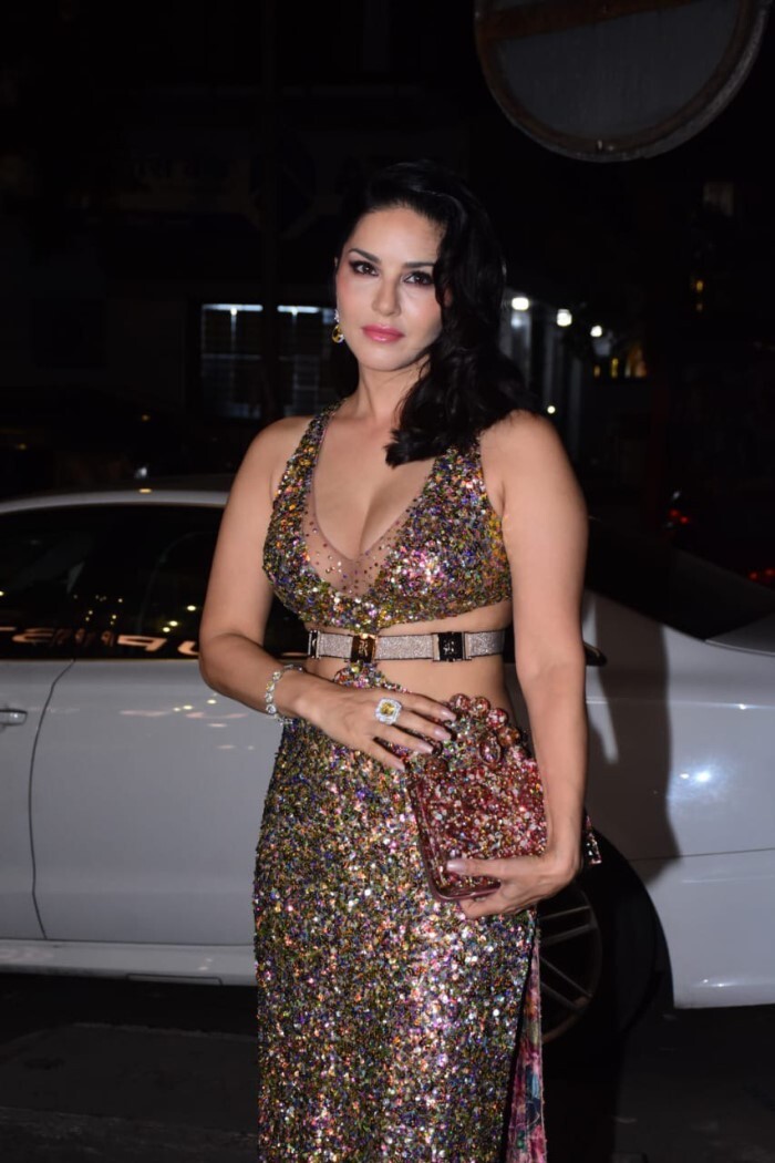 Sunny Leone की हॉटनेस के दीवाने हुए लोग, तस्वीरें देख मची दिल में खलबली 