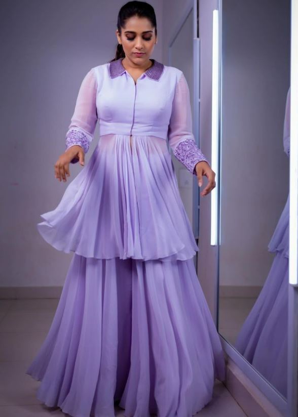 Anchor Rashmi: కైపెక్కించేలా రష్మీ అందాల విందు.. ఫ్రంట్, బ్యాక్ షో చేస్తూ అరాచకంగా!