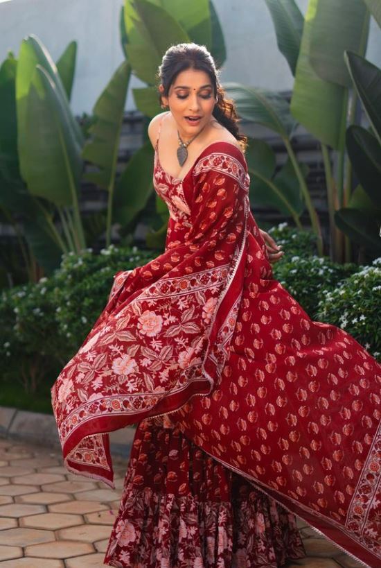 Anchor Rashmi: కైపెక్కించేలా రష్మీ అందాల విందు.. ఫ్రంట్, బ్యాక్ షో చేస్తూ అరాచకంగా!