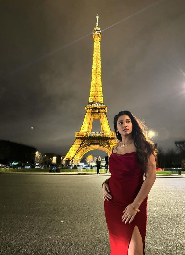 Anchor Vishnupriya: మళ్లీ రెచ్చిపోయిన యాంకర్ విష్ణుప్రియ.. హాట్ డ్రెస్‌లో ఘాటు ఫోజులు