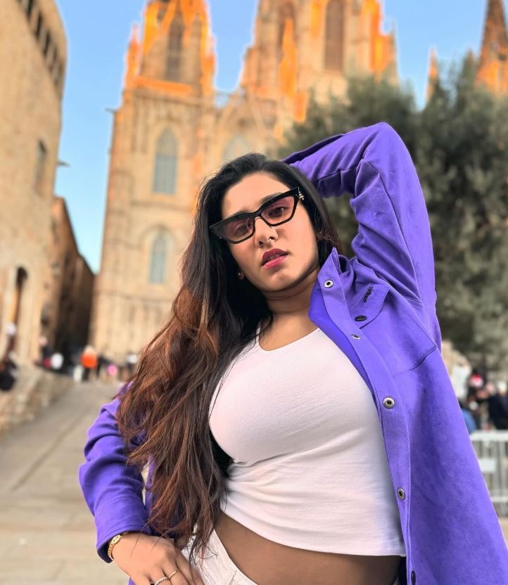 Anchor Vishnupriya: మళ్లీ రెచ్చిపోయిన యాంకర్ విష్ణుప్రియ.. హాట్ డ్రెస్‌లో ఘాటు ఫోజులు