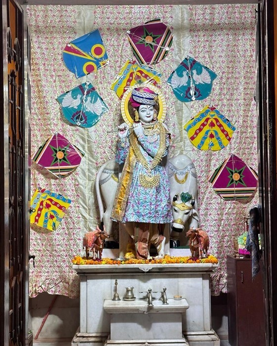 ದೇವಸ್ಥಾನದಲ್ಲಿ ನಿಂತು 'ಹರ್ ಹರ್ ಮಹಾದೇವ್' ಎಂದ ನಟಿ ರವೀನಾ ಟಂಡನ್ ಮತ್ತು ಮಗಳು ರಾಶಾ ಥಡಾನಿ