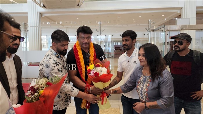 Darshan: ದುಬೈನಲ್ಲಿ ಲ್ಯಾಂಡ್ ಆದ ದರ್ಶನ್; ಕನ್ನಡದ ಶಾಲು ಹೊದಿಸಿ 'ಕಾಟೇರ'ನಿಗೆ ವೆಲ್‌ಕಮ್ 