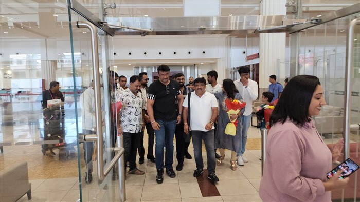 Darshan: ದುಬೈನಲ್ಲಿ ಲ್ಯಾಂಡ್ ಆದ ದರ್ಶನ್; ಕನ್ನಡದ ಶಾಲು ಹೊದಿಸಿ 'ಕಾಟೇರ'ನಿಗೆ ವೆಲ್‌ಕಮ್ 