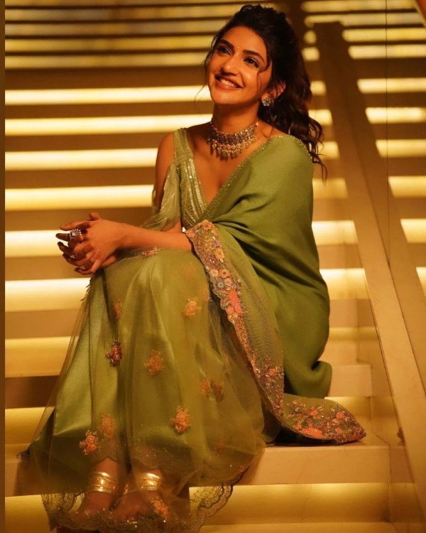 Sreeleela| ಸೀರೆಯುಟ್ಟು ಹಾಟ್ ಲುಕ್ ಕೊಟ್ಟ ಬೆಂಗಳೂರು ಬ್ಯೂಟಿ; ಶ್ರೀಲೀಲಾ ಫೋಟೊಗಳಿಗೆ ಫ್ಯಾನ್ಸ್ ಕ್ಲೀನ್ ಬೋಲ್ಡ್