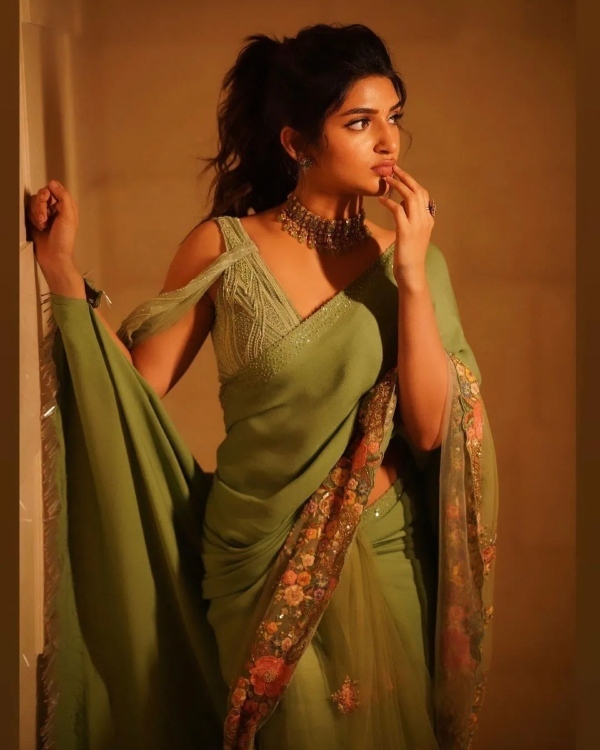 Sreeleela| ಸೀರೆಯುಟ್ಟು ಹಾಟ್ ಲುಕ್ ಕೊಟ್ಟ ಬೆಂಗಳೂರು ಬ್ಯೂಟಿ; ಶ್ರೀಲೀಲಾ ಫೋಟೊಗಳಿಗೆ ಫ್ಯಾನ್ಸ್ ಕ್ಲೀನ್ ಬೋಲ್ಡ್