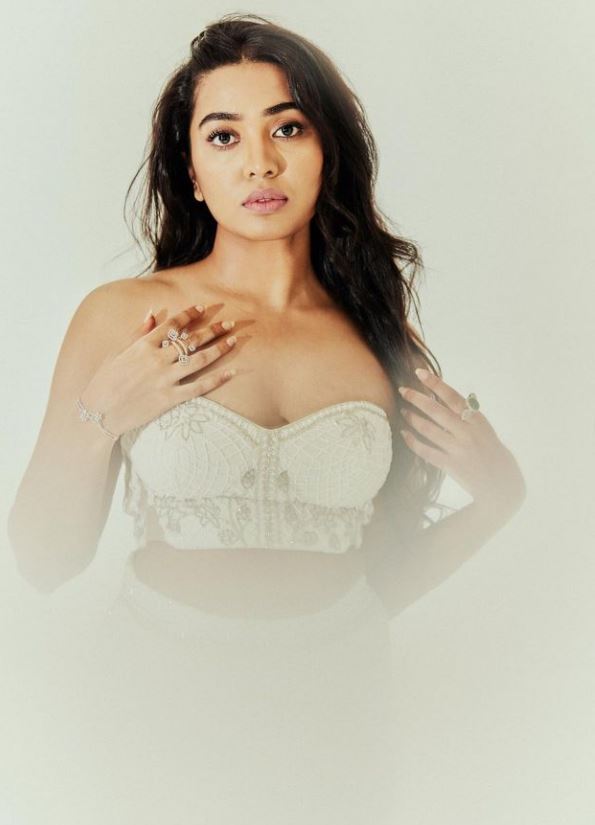 Shivathmika Rajashekar: శివాత్మిక అందాల అరాచకం.. అసలైన భాగాలనే హైలైట్ చేస్తూ!