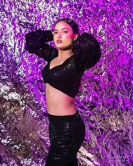 Siri Hanumanth అందాల సిరులతో జబర్దస్త్ బ్యూటీ.. అలా చూపిస్తూ రెచ్చగొడుతుందిగా! 