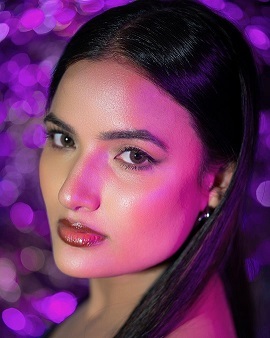 Siri Hanumanth అందాల సిరులతో జబర్దస్త్ బ్యూటీ.. అలా చూపిస్తూ రెచ్చగొడుతుందిగా! 