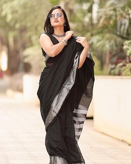 Siri Hanumanth అందాల సిరులతో జబర్దస్త్ బ్యూటీ.. అలా చూపిస్తూ రెచ్చగొడుతుందిగా! 