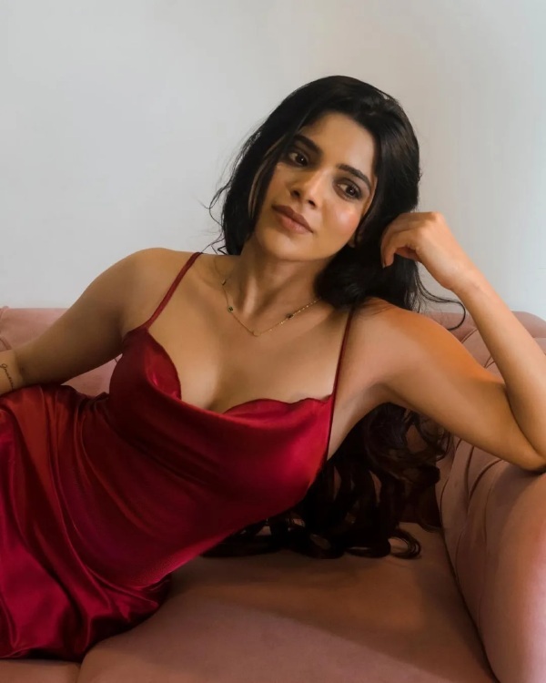 Divya Bharathi| ದಕ್ಷಿಣ ಭಾರತದ ದಿವ್ಯಾ ಭಾರತಿ ಅಂದಕ್ಕೆ ಹುಡುಗ ನಿದ್ದೆಗೆ ಭಂಗ
