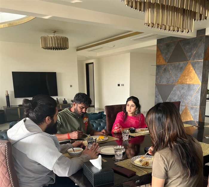ಯಶ್ ಮನೆಯಲ್ಲಿ ಚಿಕ್ಕಣ್ಣ ಬ್ರೇಕ್‌ಫಾಸ್ಟ್ ಚಿತ್ರಗಳು 