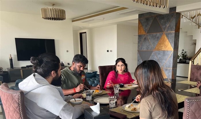 ಯಶ್ ಮನೆಯಲ್ಲಿ ಚಿಕ್ಕಣ್ಣ ಬ್ರೇಕ್‌ಫಾಸ್ಟ್ ಚಿತ್ರಗಳು 