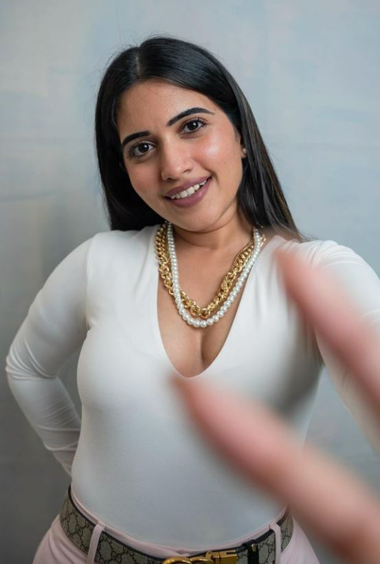 Anchor Sravanthi Chokarapu Photoshoot