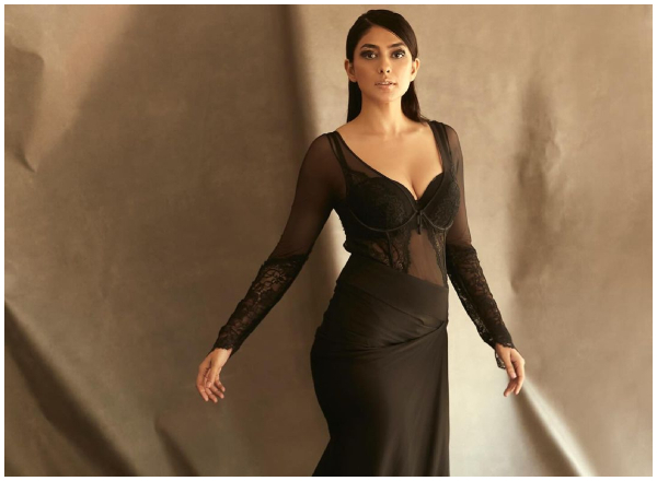 Did Mrunal Thakur Take Indirect Dig At Sreeleela; fans thik so