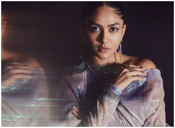 Did Mrunal Thakur Take Indirect Dig At Sreeleela; fans thik so