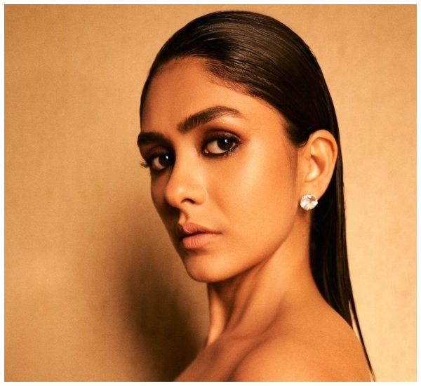 Did Mrunal Thakur Take Indirect Dig At Sreeleela; fans thik so