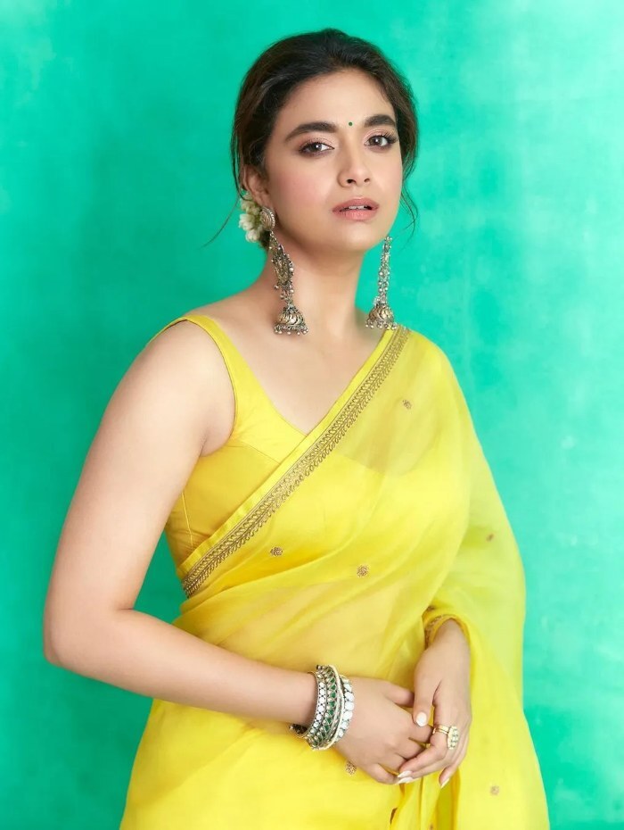 ಹಳದಿ ಬಣ್ಣದ ಸೀರೆಯಲ್ಲಿ ಮಹಾನಟಿ ಕೀರ್ತಿ ಸುರೇಶ್ ಮೋಡಿ 