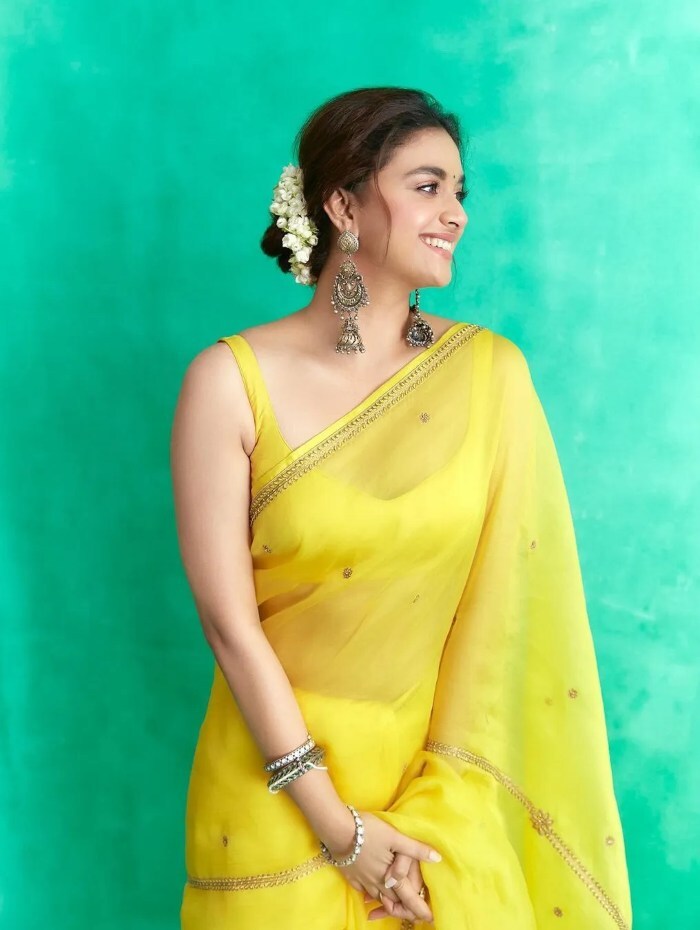 ಹಳದಿ ಬಣ್ಣದ ಸೀರೆಯಲ್ಲಿ ಮಹಾನಟಿ ಕೀರ್ತಿ ಸುರೇಶ್ ಮೋಡಿ 