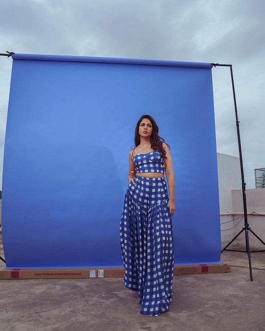 Lavanya Tripathi పెళ్లైనా అందాల ఆరబోత తగ్గేదేలే... మెగా కోడలు హై రేంజ్