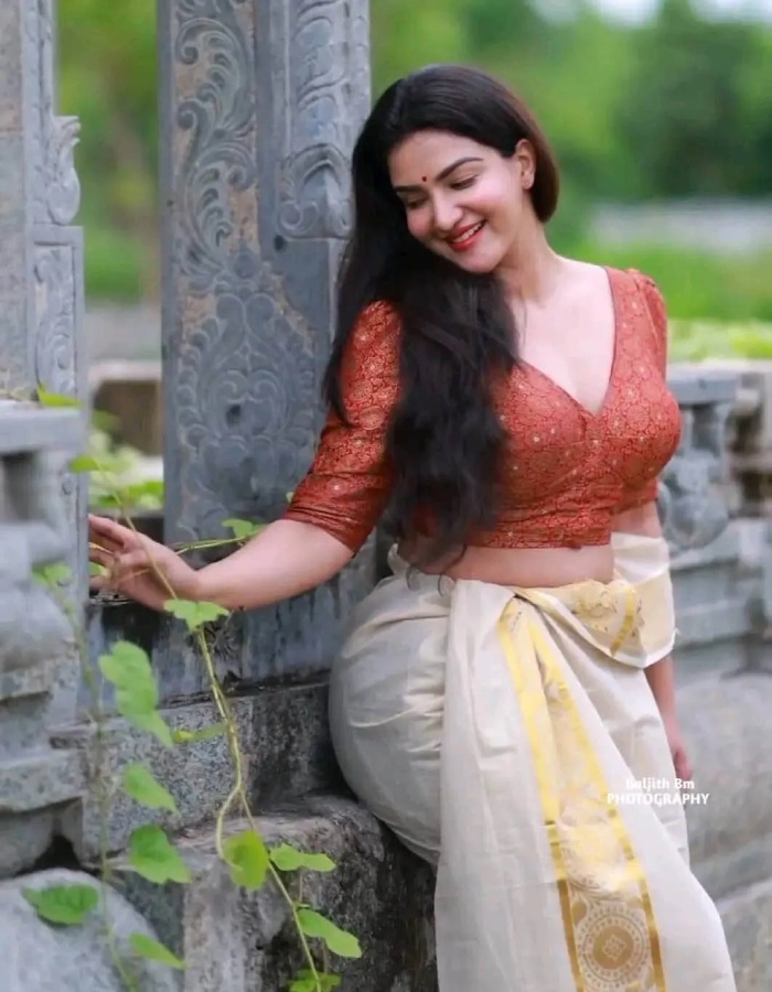 Malayalam actress Honey Rose Photos