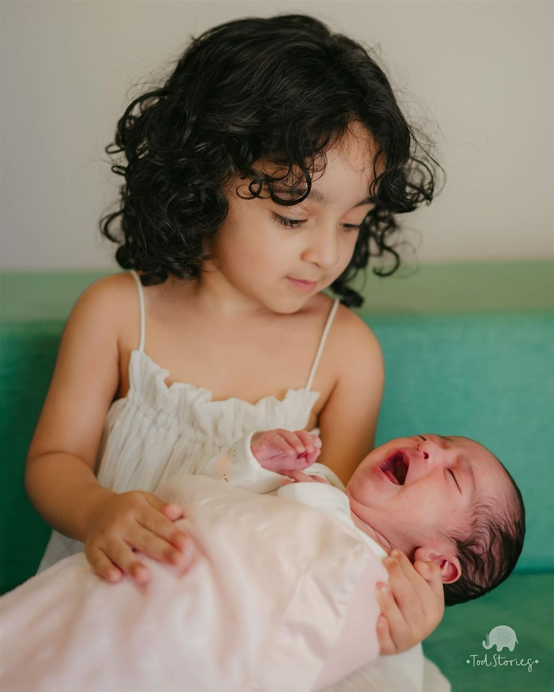 Pearle Maaney Shares candid moments between Nila and Nitara
