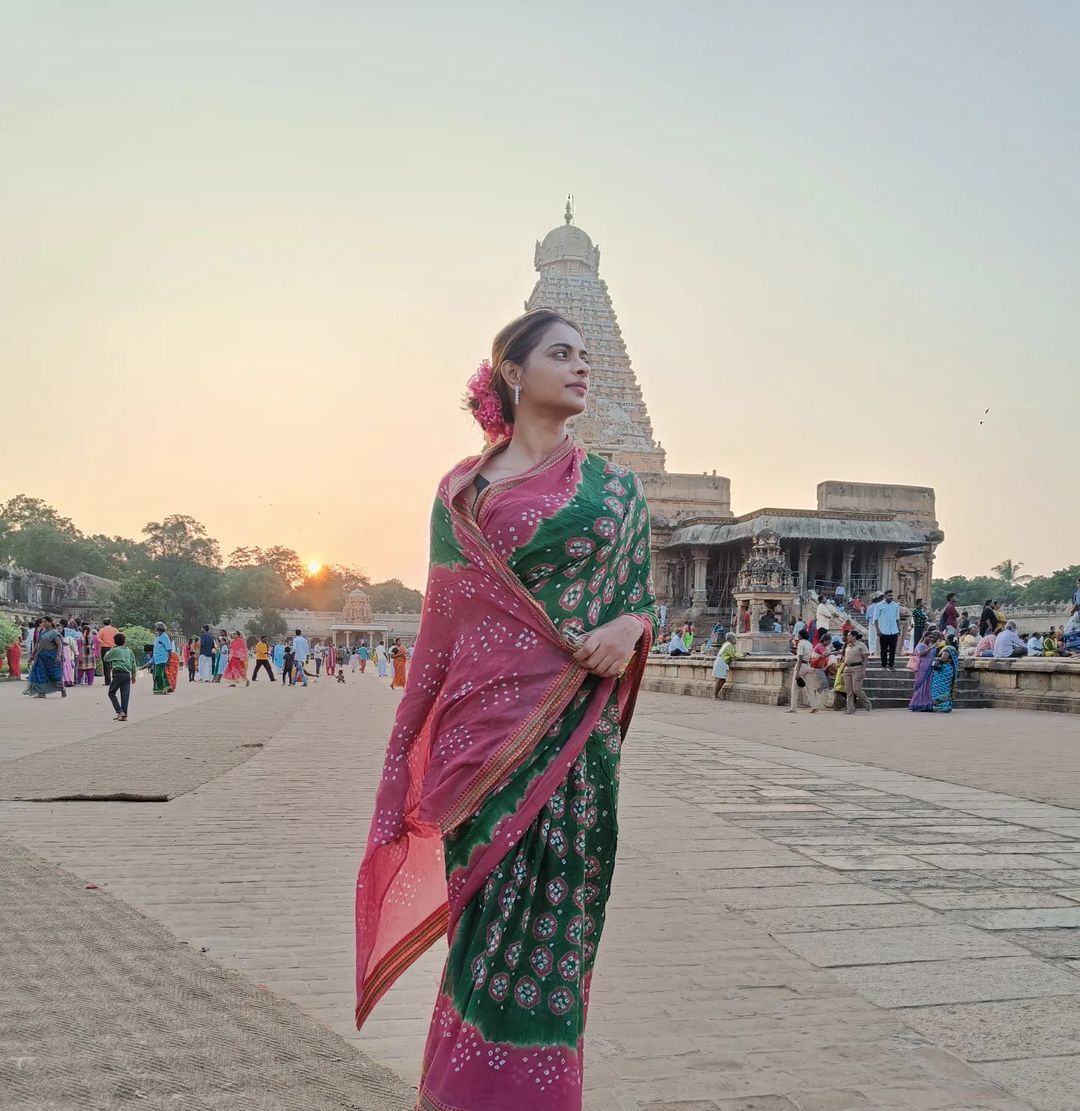 Amalda Liz embodies grace and elegance as she drapes herself in a stunning saree.