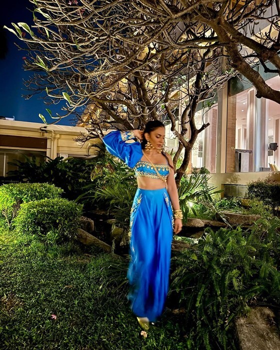 Rakul Preet Singh Looks Shaddi-Ready In a Vibrant All-Red Outfit with Chic Gold Accessories