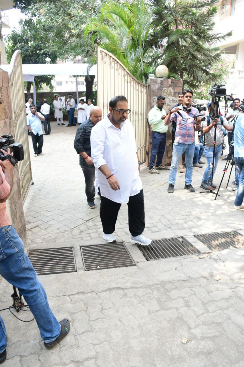 Shankar Mahadevan pays his respects at Pankaj Udhas's residence before the final rites,