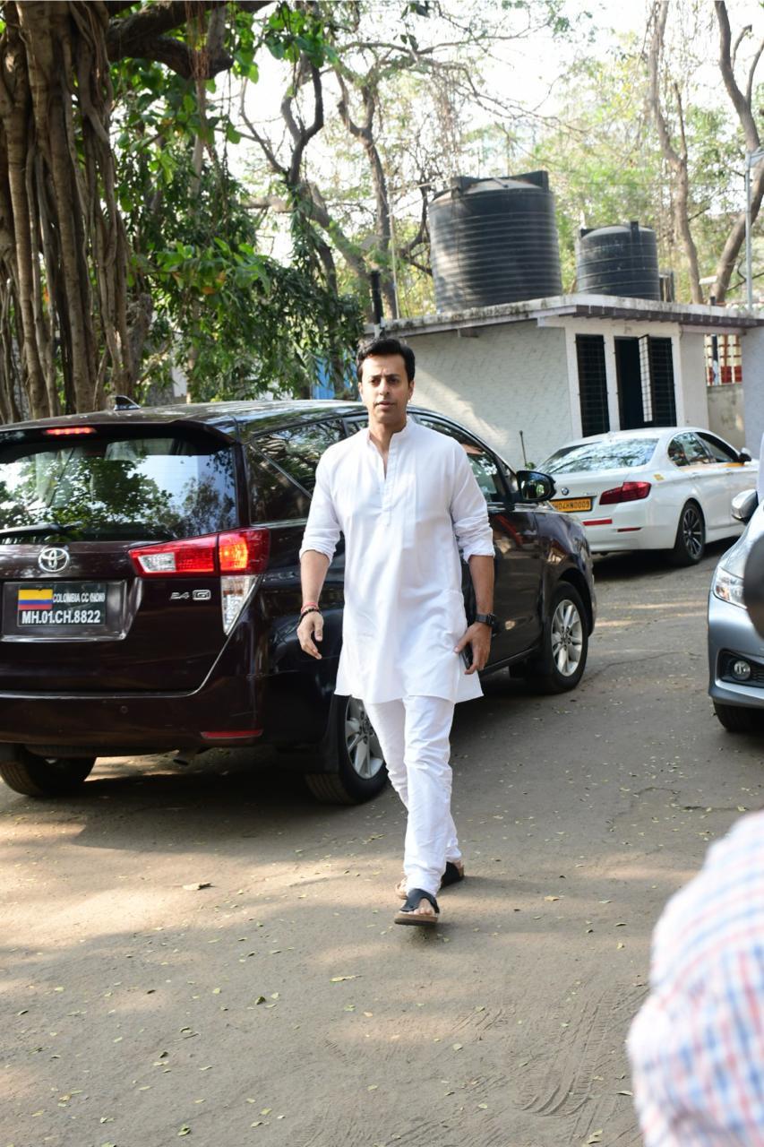 Salim Merchant graces for the final rites of singer Pankaj Udhas.
