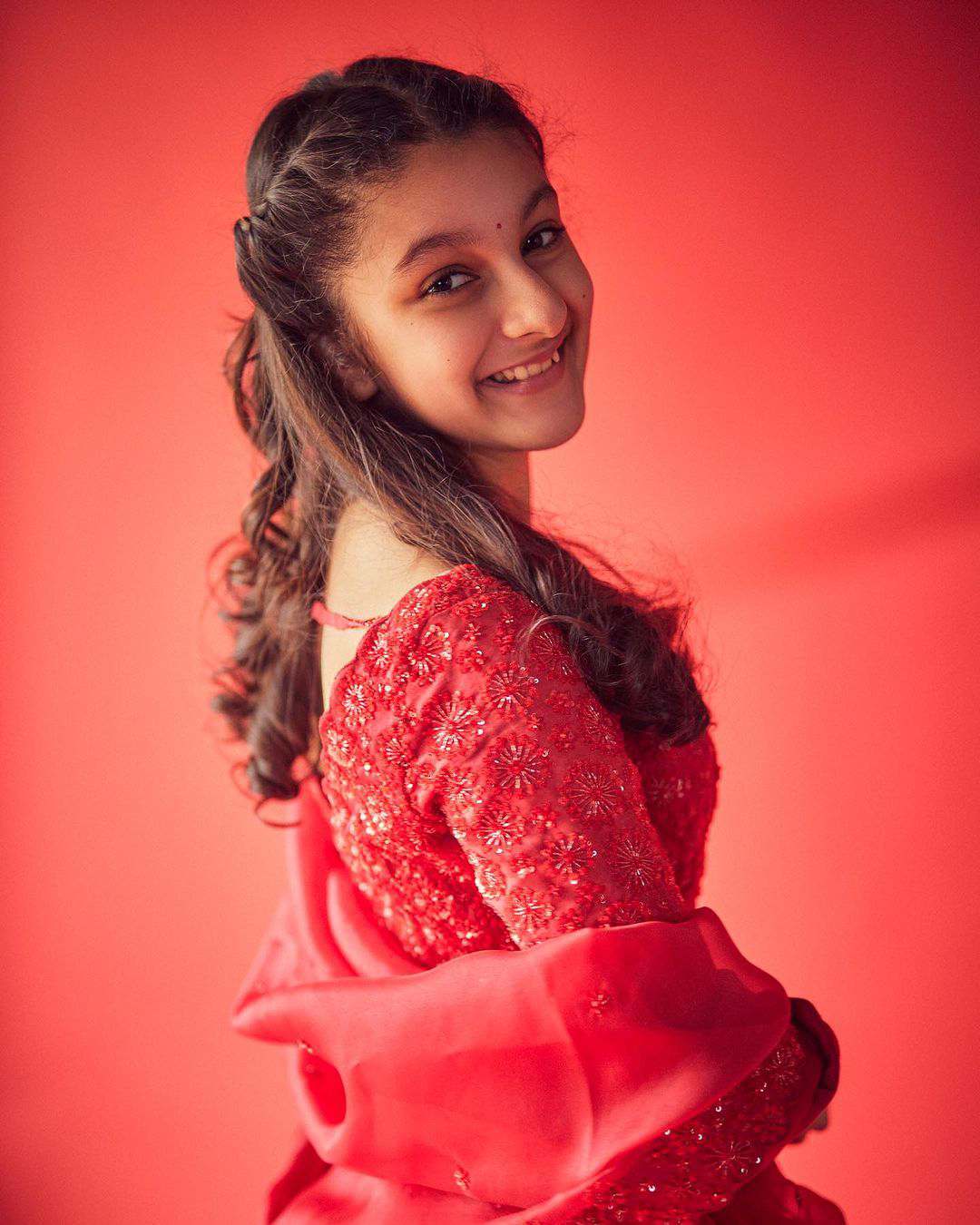 Sitara Ghattamaneni పట్టుపరికిణీలో పగడాల బొమ్మలా సితార పాప.. న్యూ