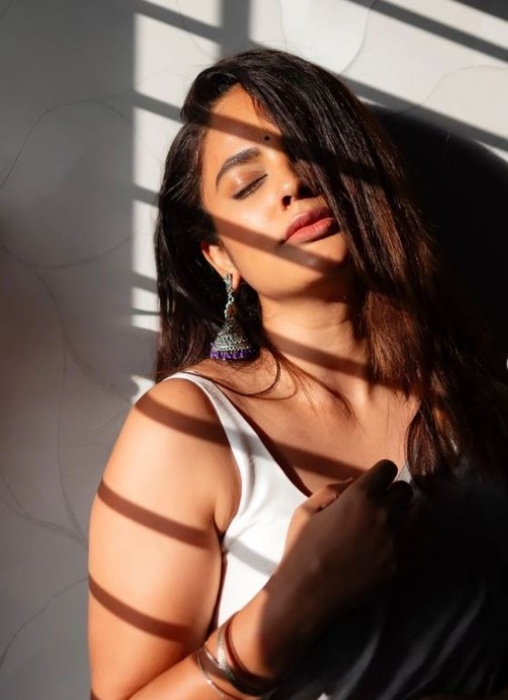 Actress Nandita Swethaa Photos