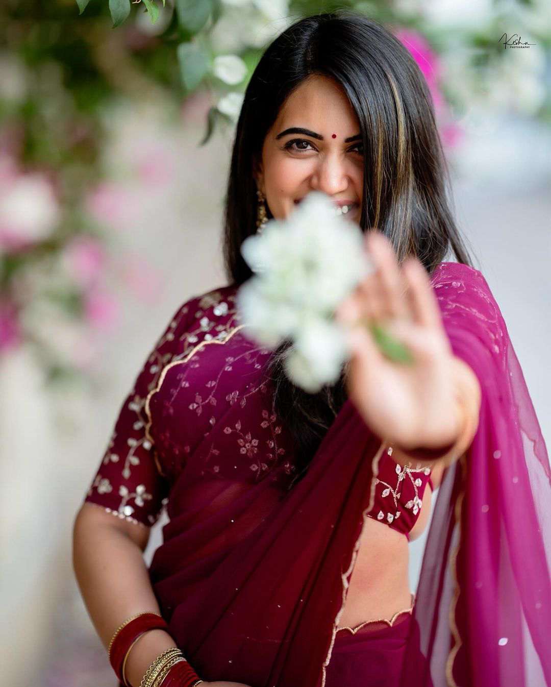 Sravanthi Chokkarapu saree stunning pics