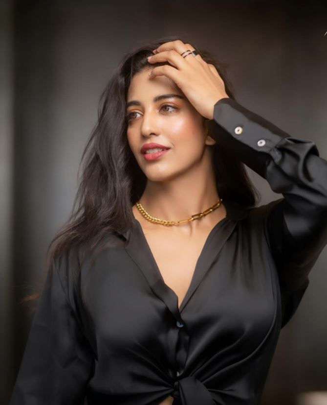 Actress Daksha Nagarkar Photo