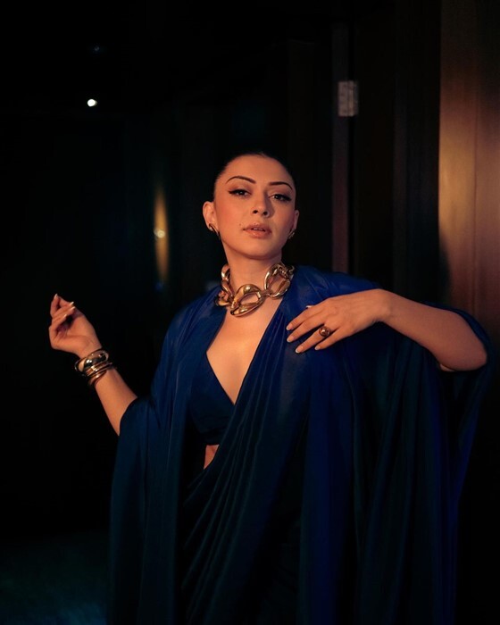 Hansika Motwani in blue saree