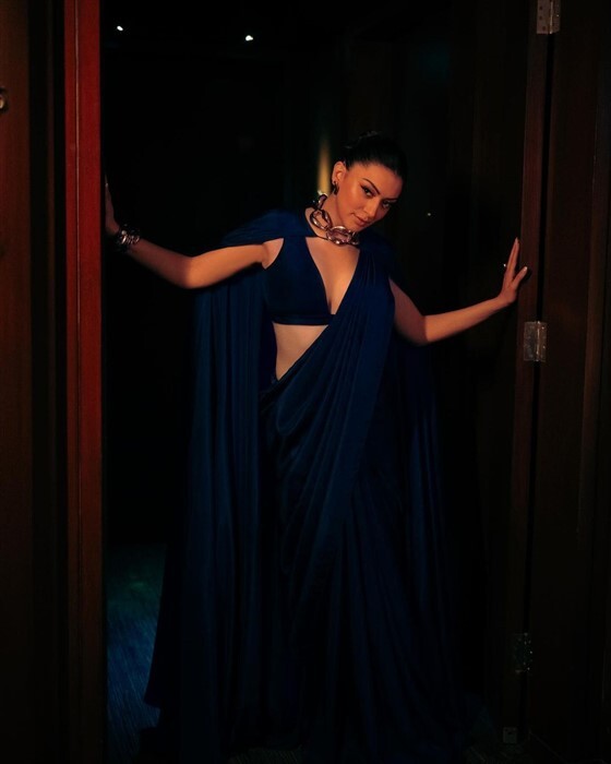 Hansika Motwani in blue saree