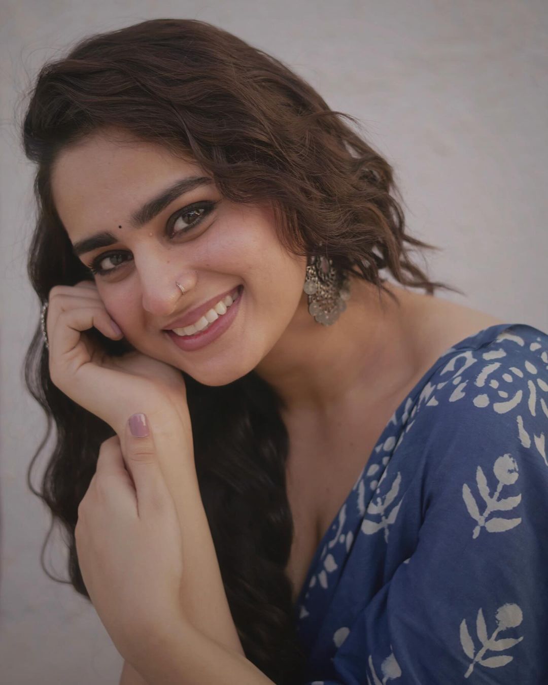 Ayesha Khan Stunning Look