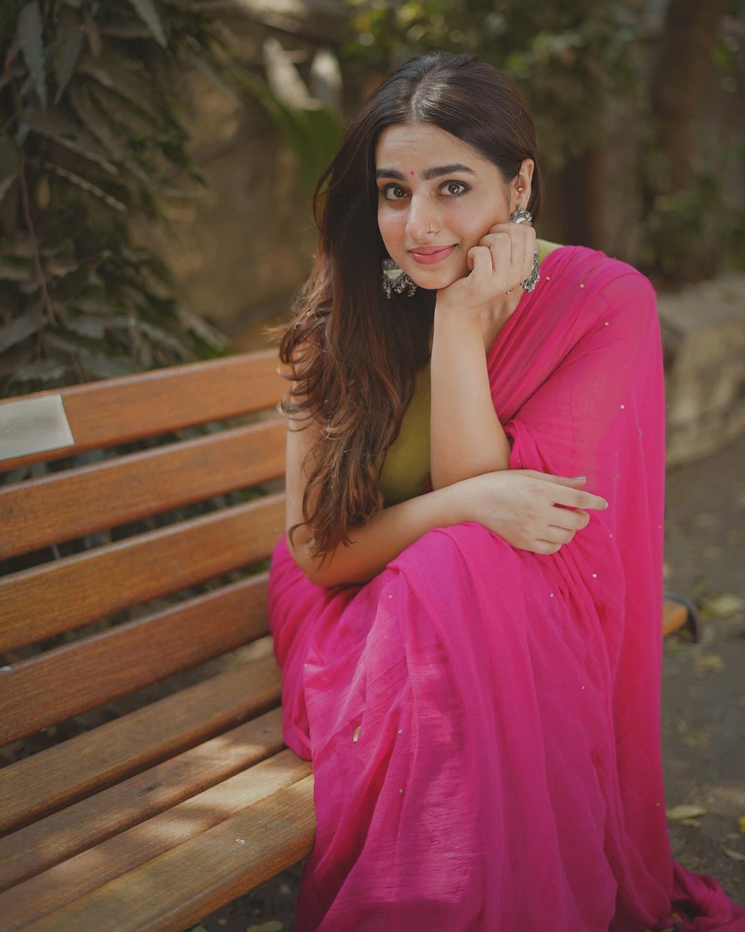 Ayesha Khan: సన్నని చీరలో సంపెగ పువ్వులాంటి అందాలు.. ఓం భీమ్ బుష్ బ్యూటీని గర్తించారా? Om