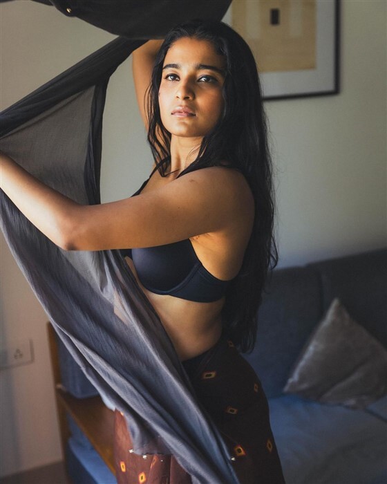 Blink film actress Chaithra J Achar Leaves Fans In Awe As She Shares Hot photos