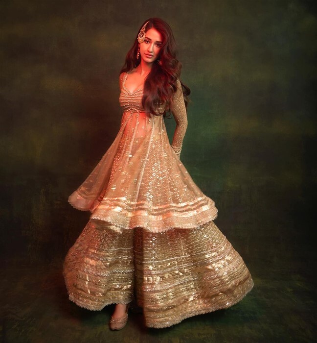Disha Patani Gives Major Fashion Goals With Her Traditional Outfit