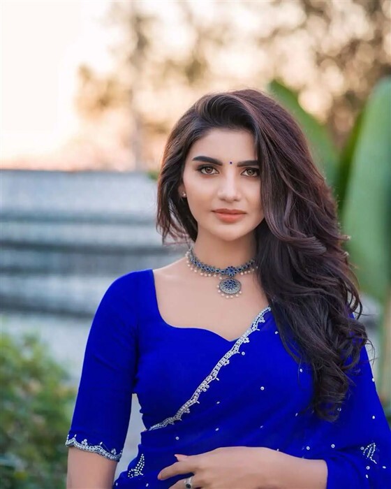 Jabardasth Varsha Photos