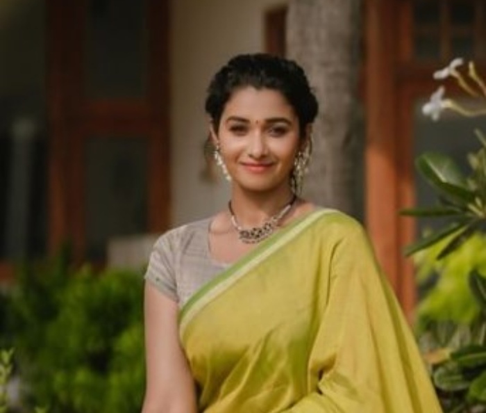 I want to kiss Allu Arjun onscreen, reveals Priya Bhavani Shankar