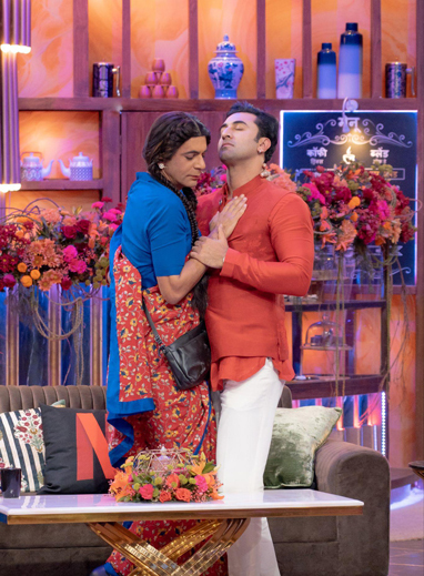 Ranbir Kapoor romancing everyone's favourite character Gutthi in the first episode.